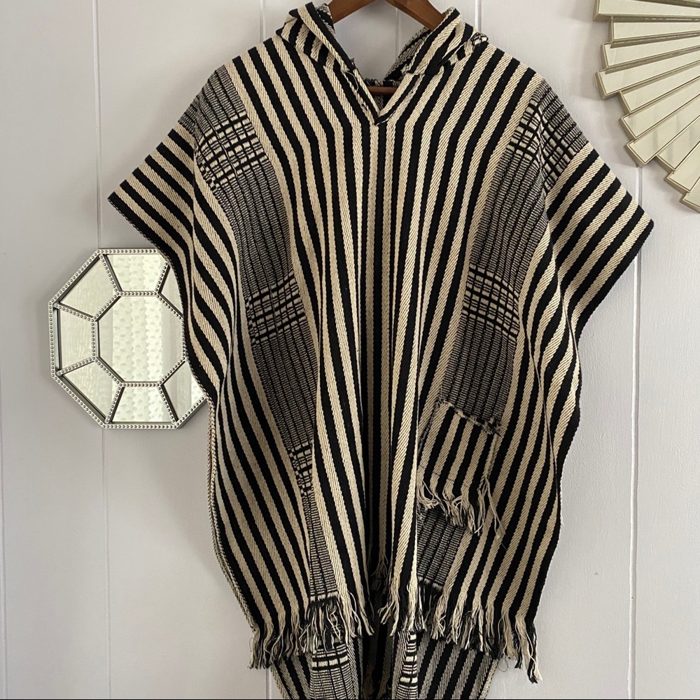 Boho Chic Poncho Black Cream